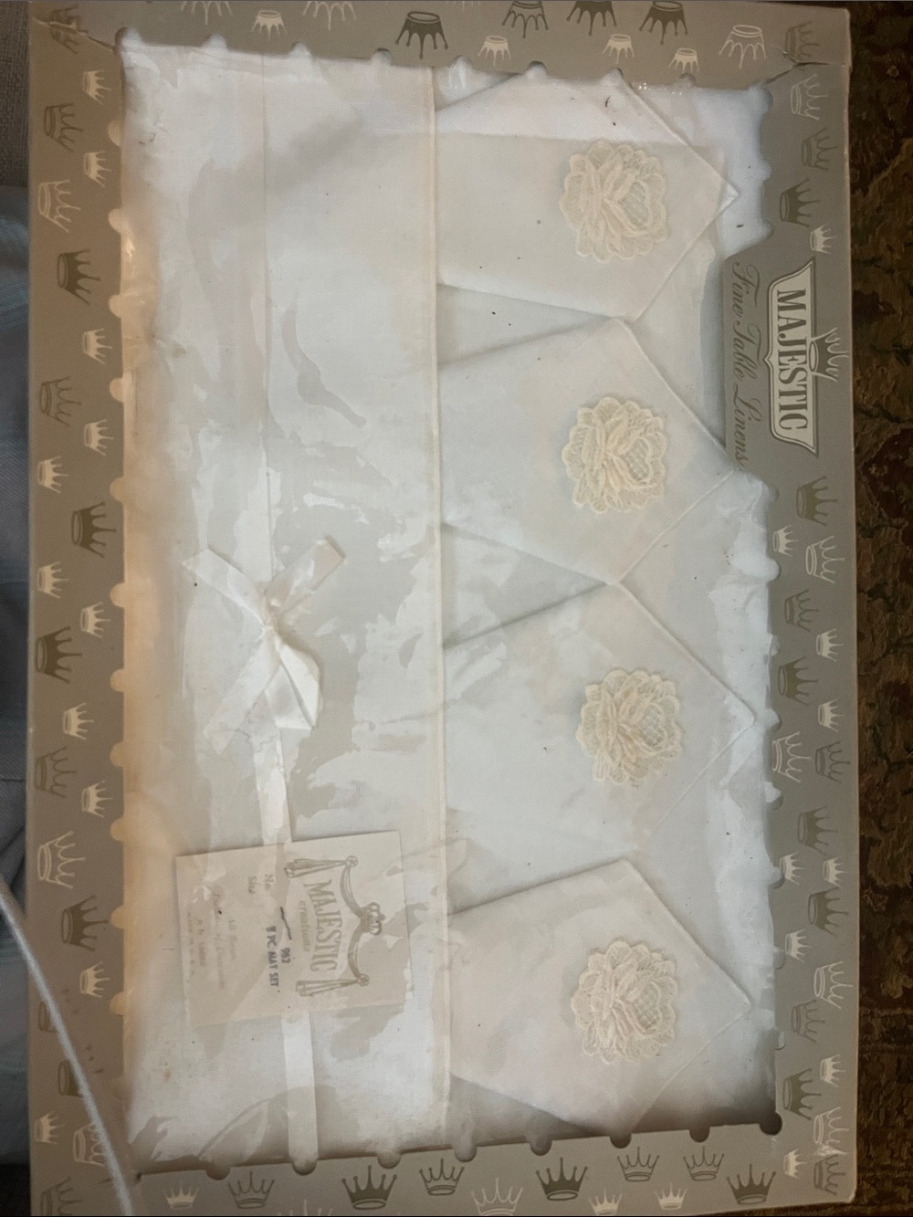 Majestic Cream Lace Rosette 8 piece placemats and napkins set
